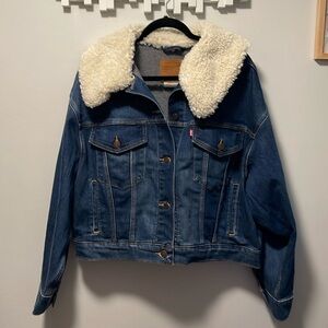 Levi’s denim bubble jacket with sherpa collar size XL.